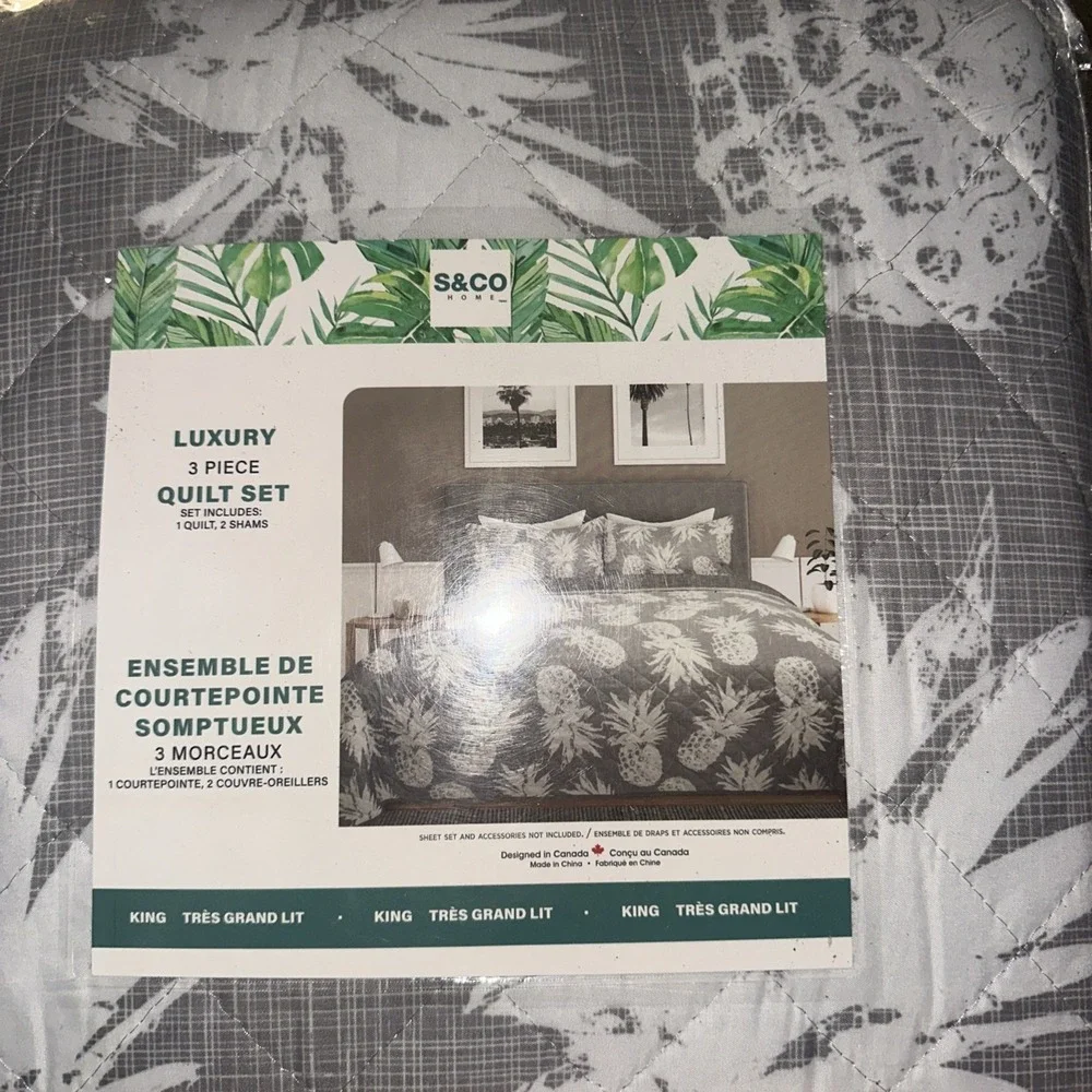 New Quilt 3PC Set King Pineapples Tropical Gray White Coverlet 2 Shams‎